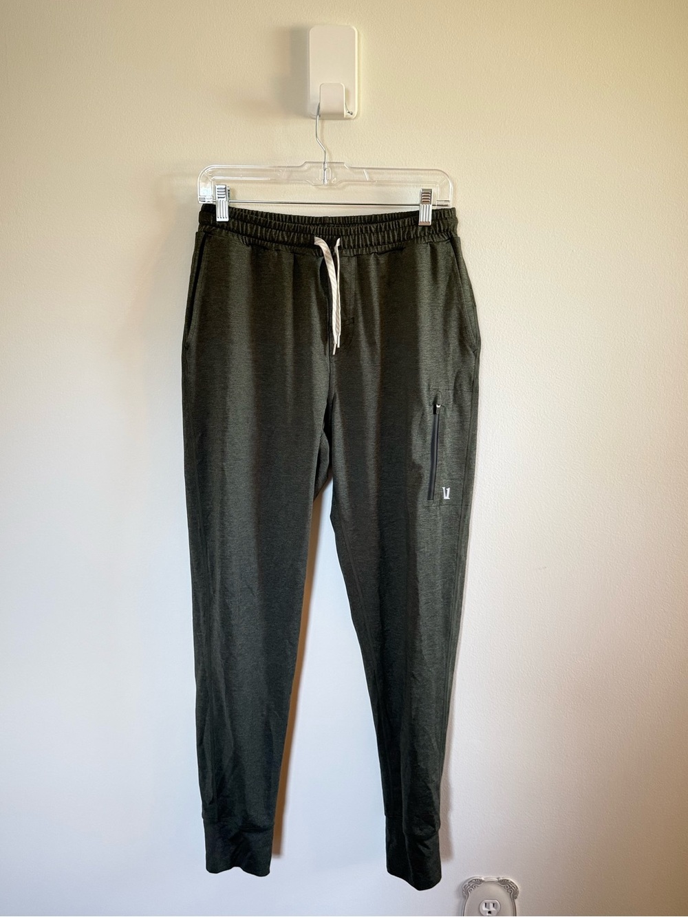 Vuori • Men’s Sunday Performance Jogger Sz Small Athletic Casual Wear Green Grey
